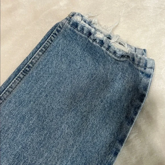 Guess 90s Style Mom High Rise Distressed Jeans Size 24 Light Wash - Picture 9 of 9